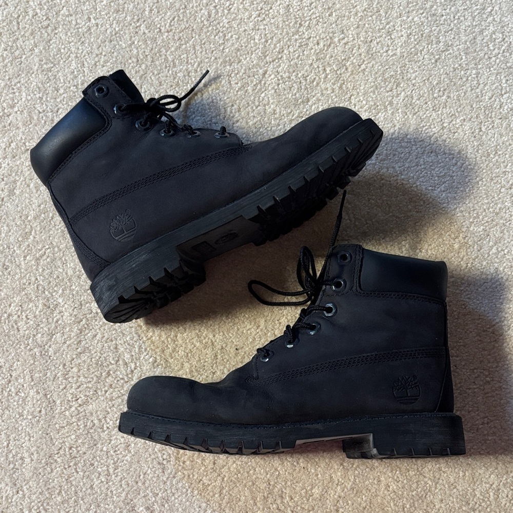 Timberland Juniors / Women’s 6 inch premium black boots